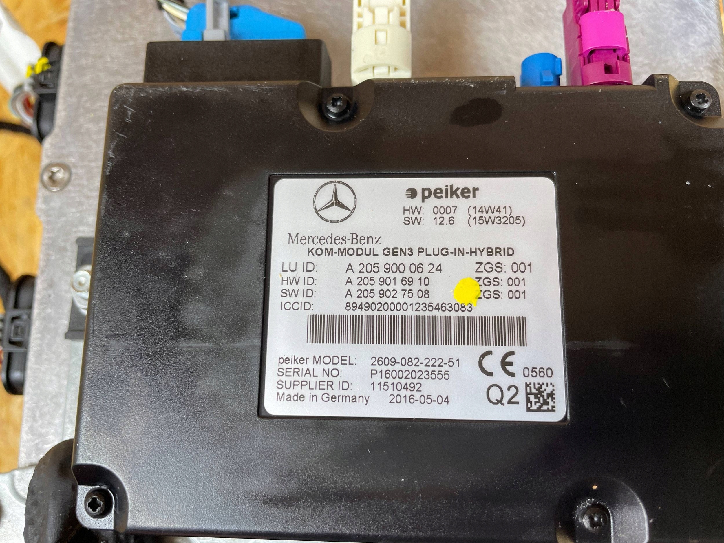 Cargador batería Mercedes-Benz OEM A0009001108 Usado image 9