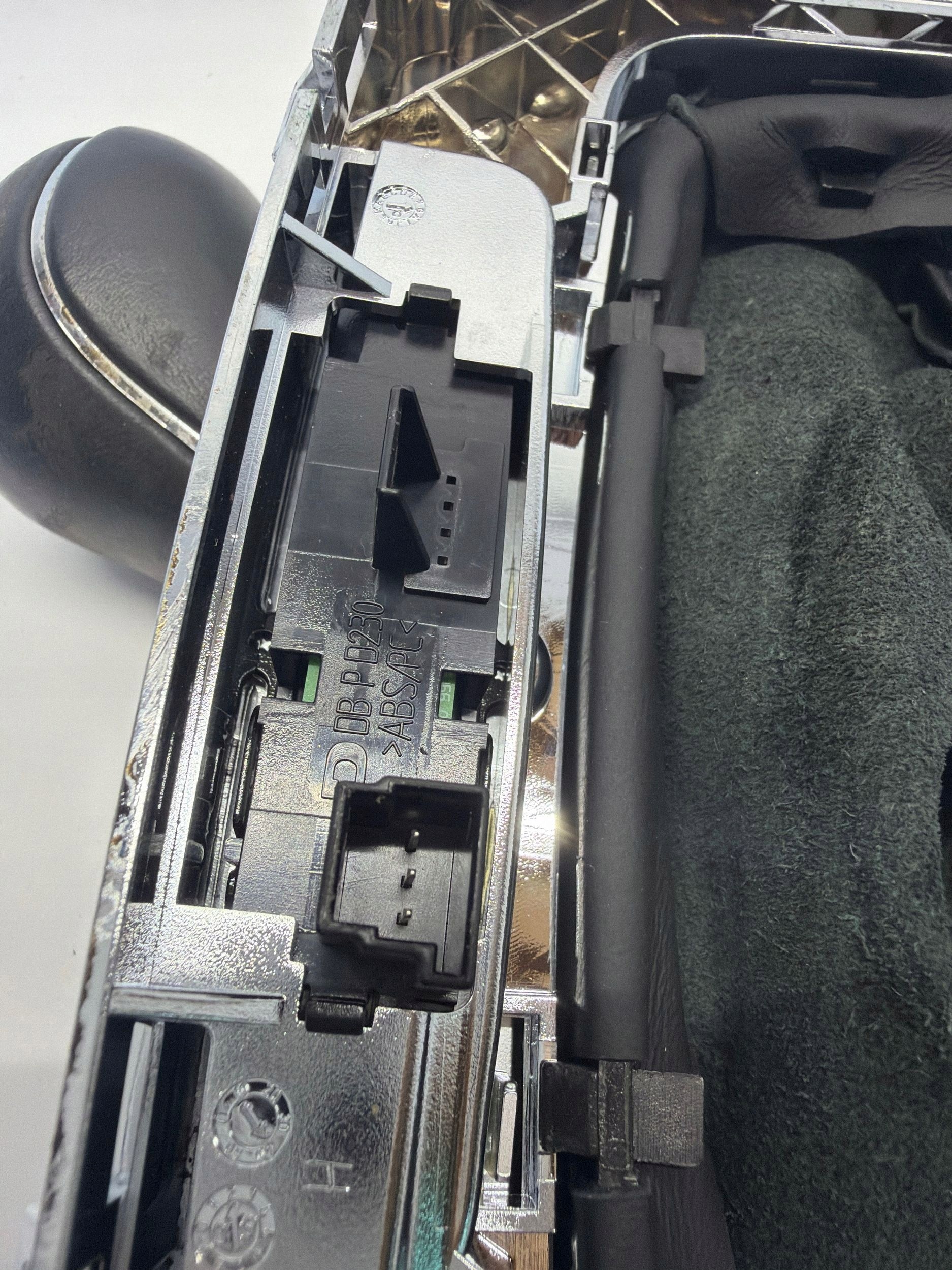 Pomo de mudanças Mercedes OEM A2072670510 - Usado image 10