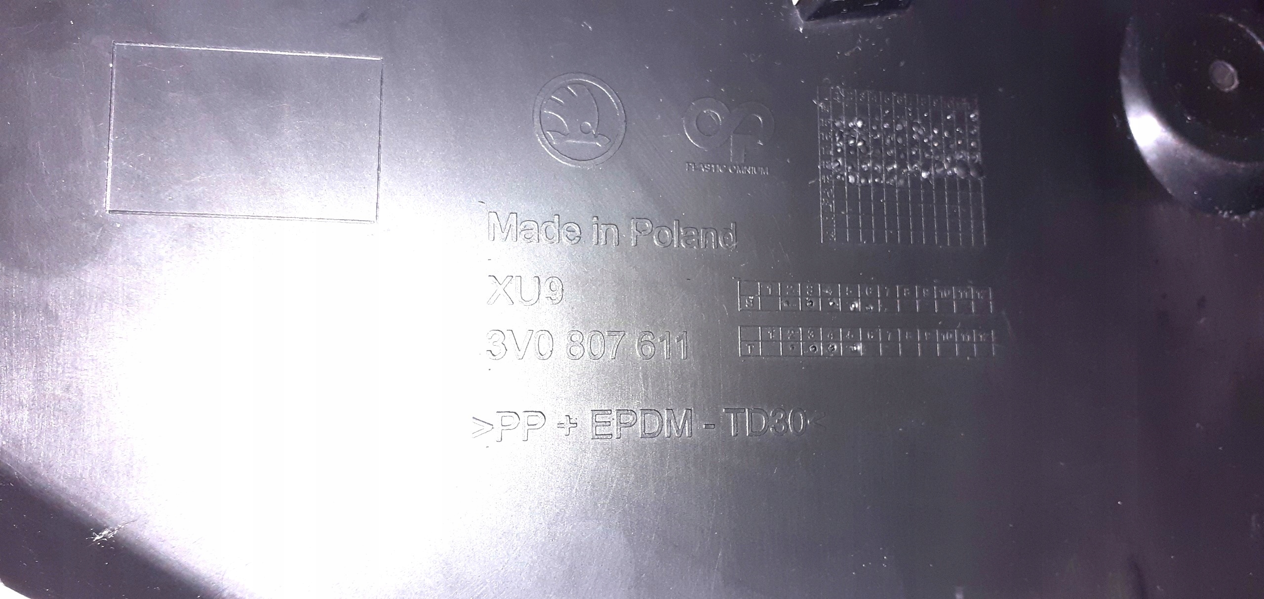 Spoiler Skoda OE 3V0807611 - État Utilisé image 4