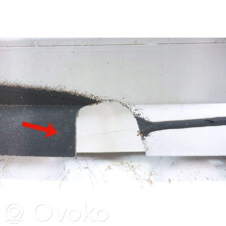 Spoiler Dacia OE 620840755R - Estado Usado image 3
