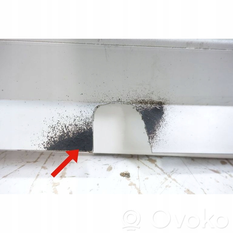 Spoiler Dacia OE 620840755R - Estado Usado image 5