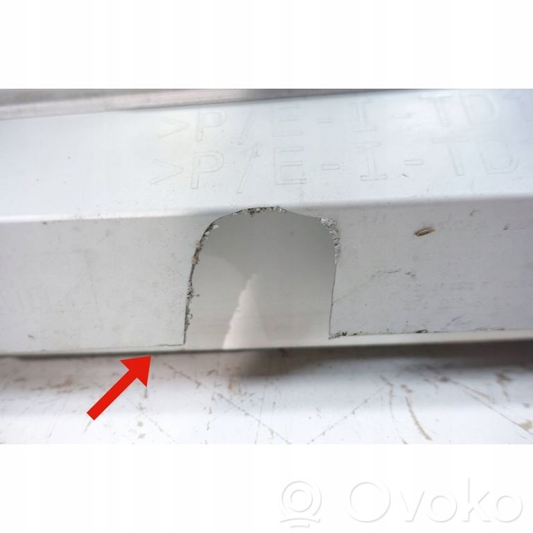 Spoiler Dacia OE 620840755R - Estado Usado image 7