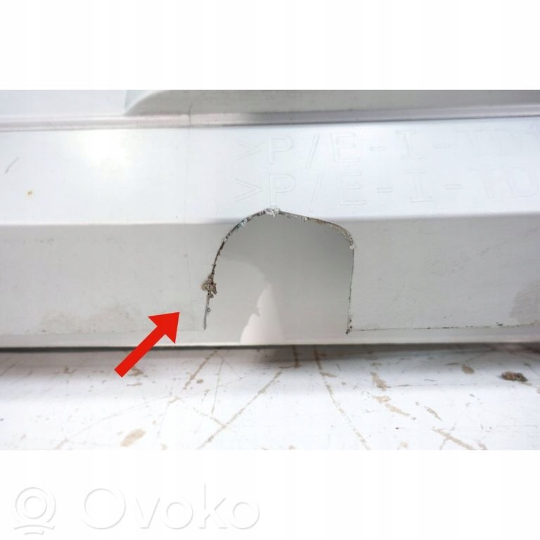 Spoiler Dacia OE 620840755R - Estado Usado image 10