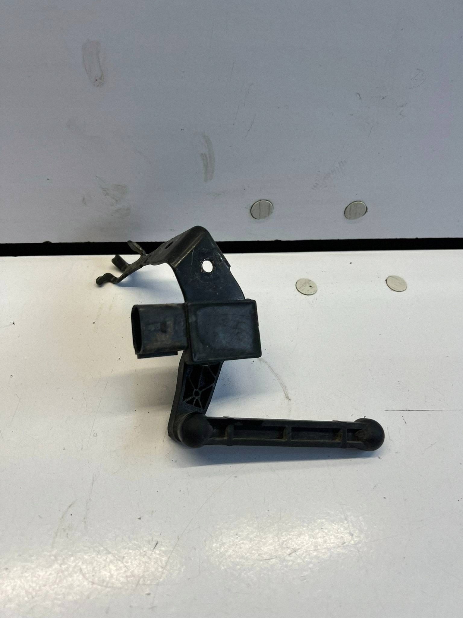 Audi OE 4K0941286B Level Sensor - Used image 2