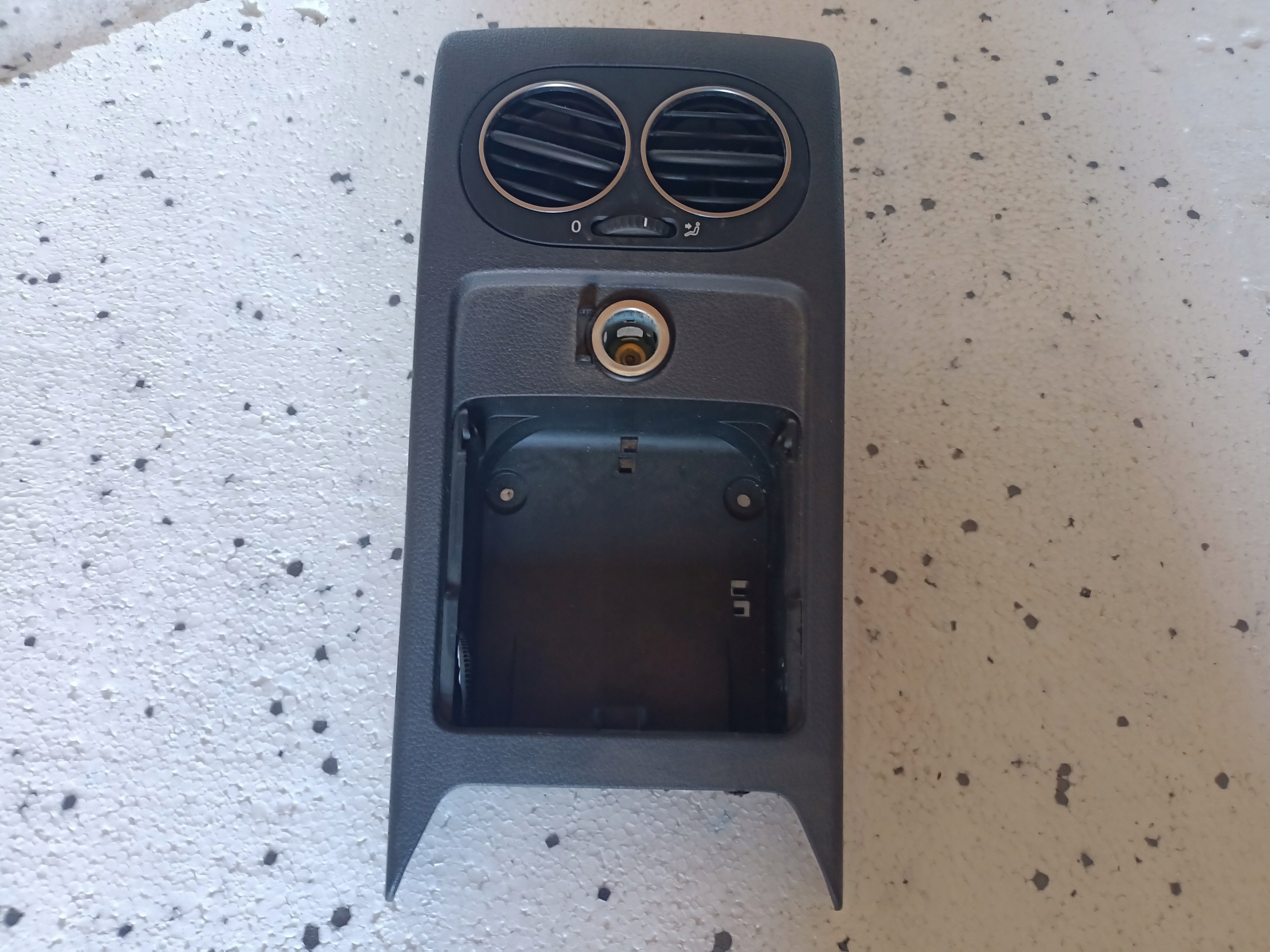 OEM 5M0863289B tunnelin kansikehys VW Golf Plus:lle image 2