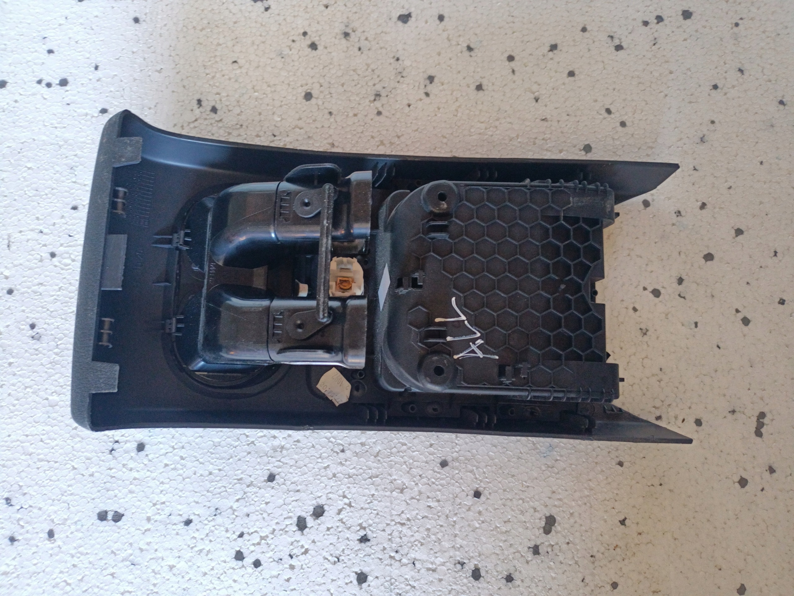 OEM 5M0863289B tunnelin kansikehys VW Golf Plus:lle image 3