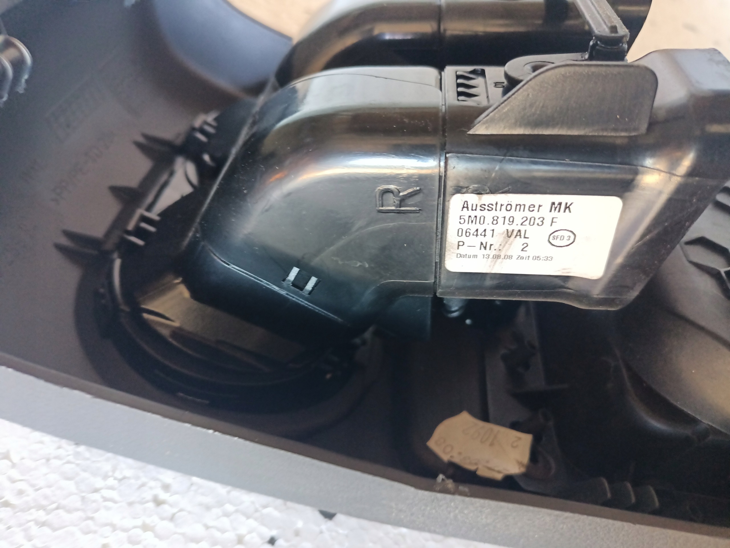 OEM 5M0863289B tunnelin kansikehys VW Golf Plus:lle image 5