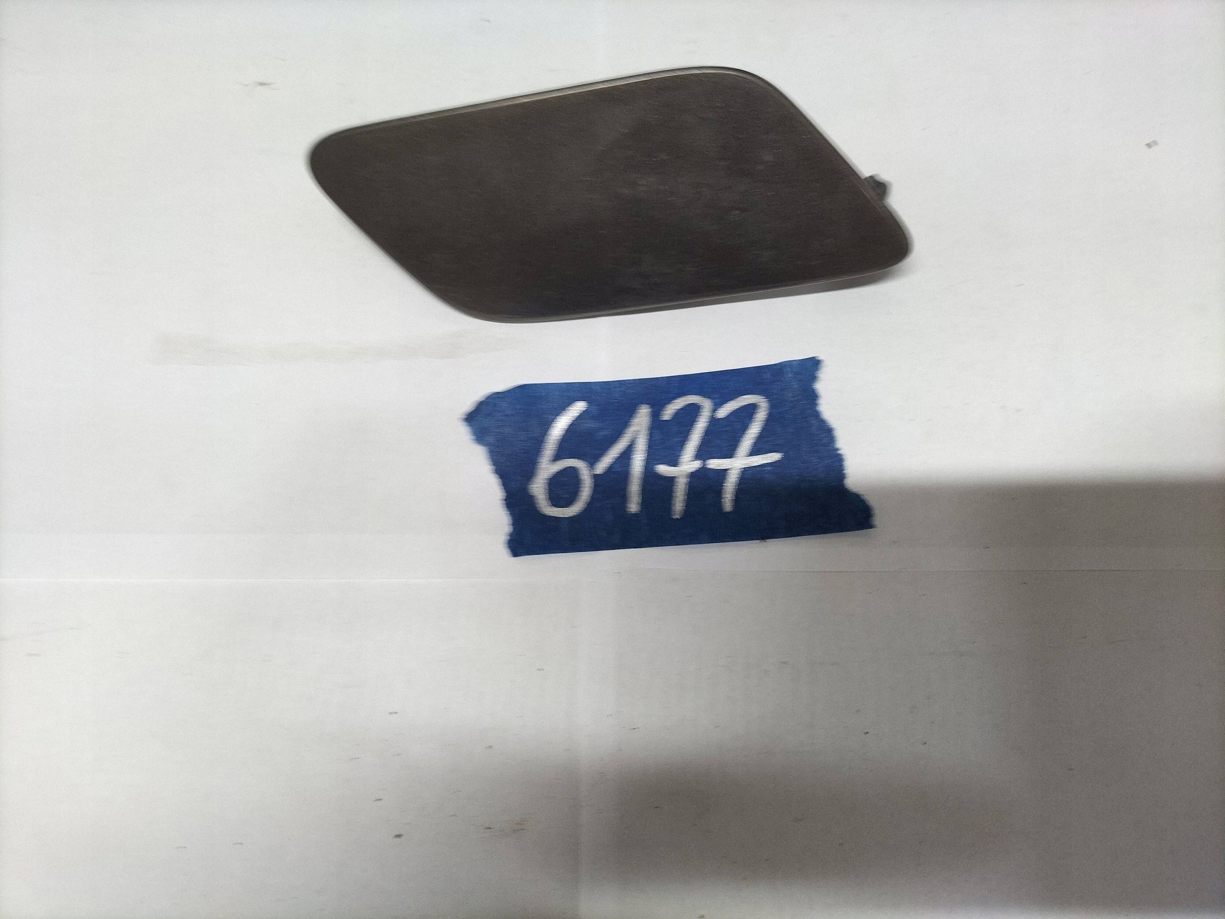 Audi SQ7 Spuitmondkap OEM 4M0807754A - Gebruikt image 3