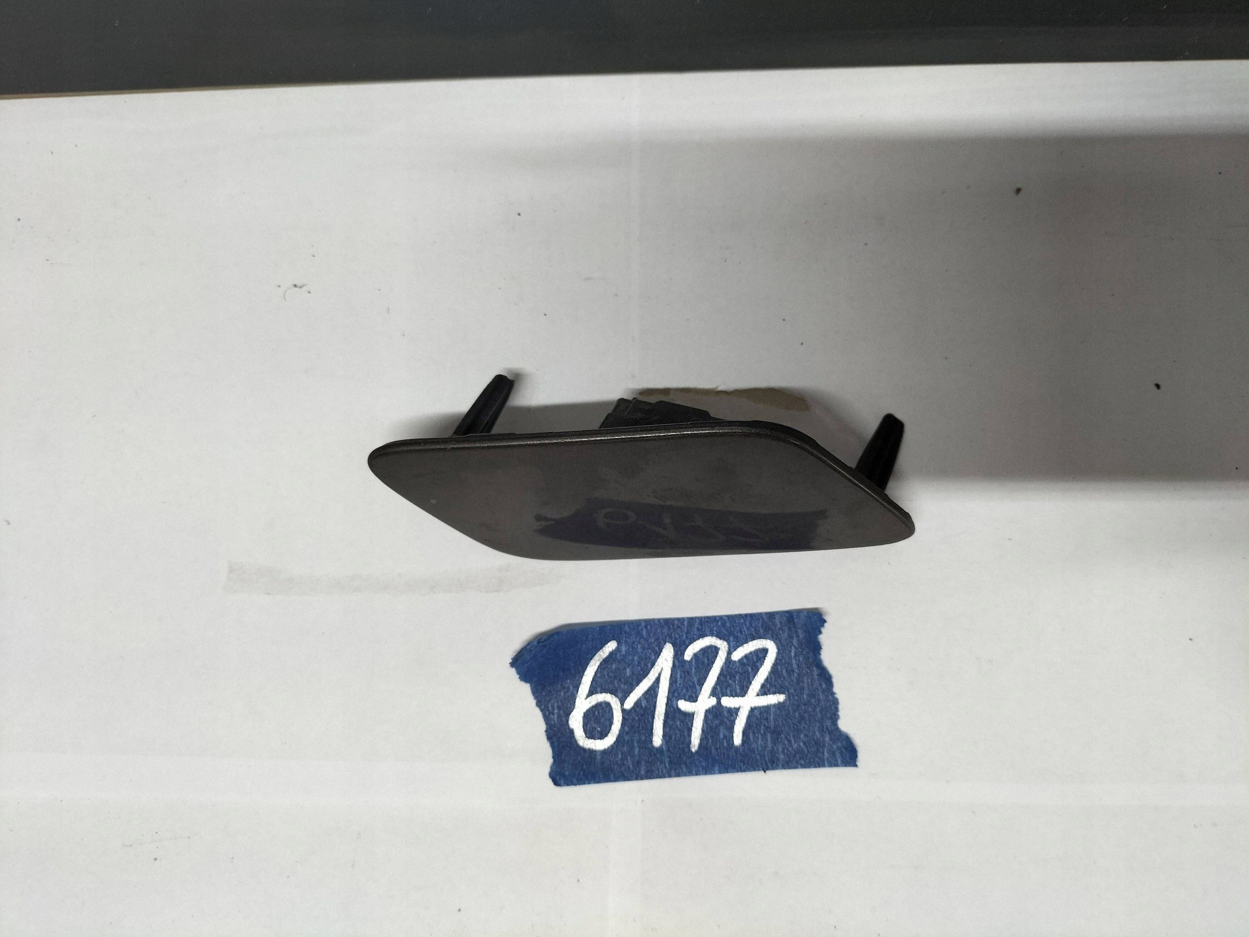 Audi SQ7 Spuitmondkap OEM 4M0807754A - Gebruikt image 4