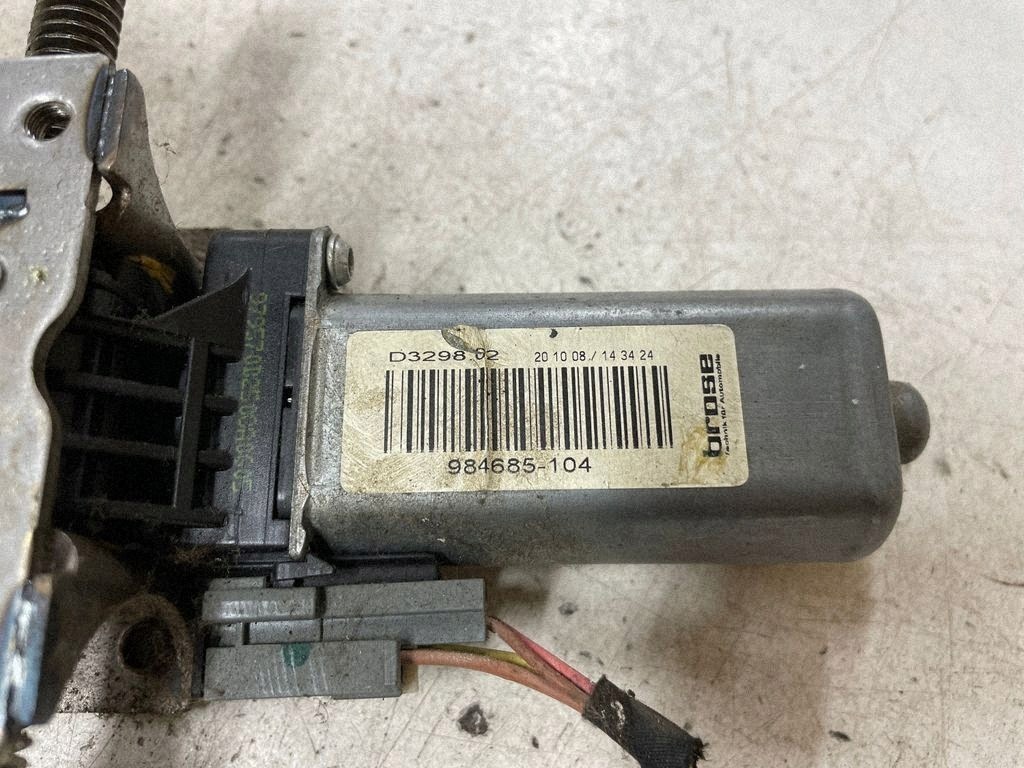 Istuinmoottori OEM 984685104 Skoda Superb B6:lle