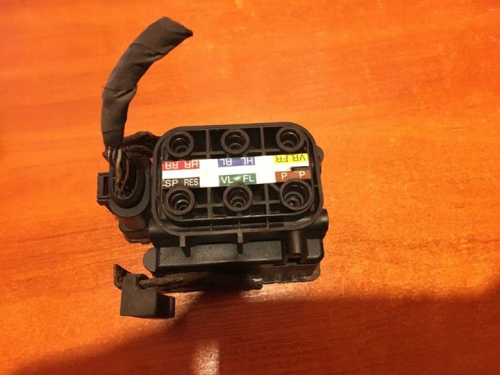 Mercedes W221 S Klasse Airmatic Ventilblock Verteiler A2513200058