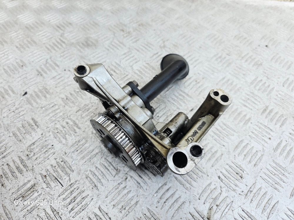 Öljypumppu OEM 03L115263 VW Passat B7 1.6 TDI:lle image 3