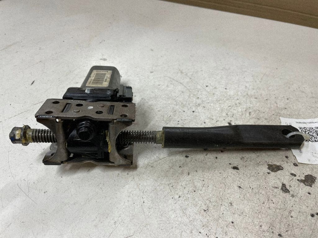 Istuinmoottori etu vasen Citroen C5 OEM 984686104