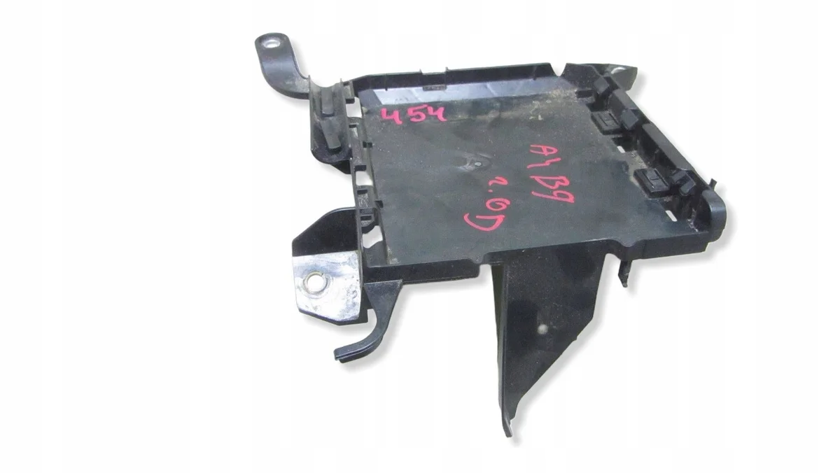 Audi A4 B9 Steuergeräthalterung 8W0907647A image 3