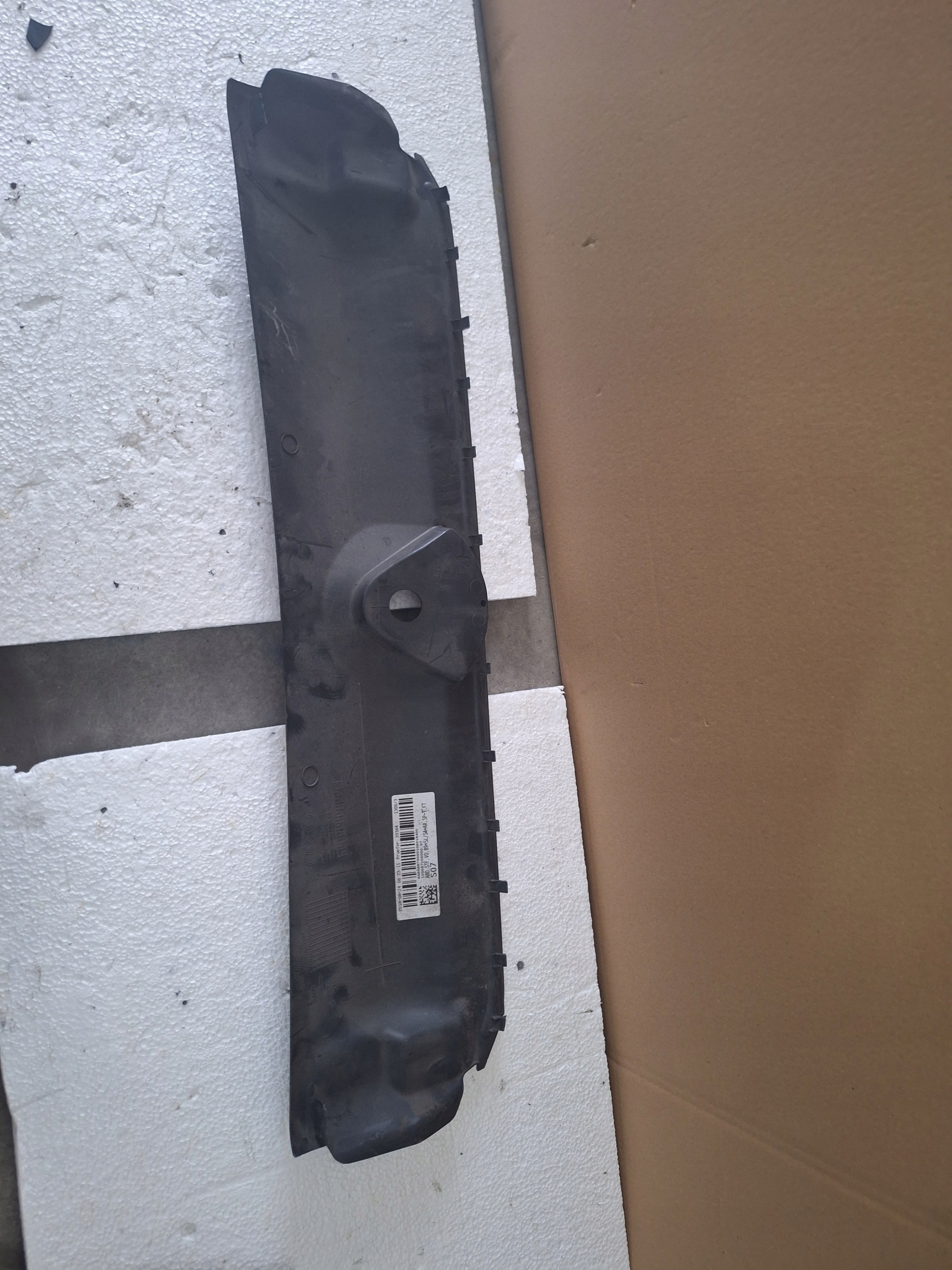 Kansi OEM 8W0807081 Audi A4 B9 S-Line:lle