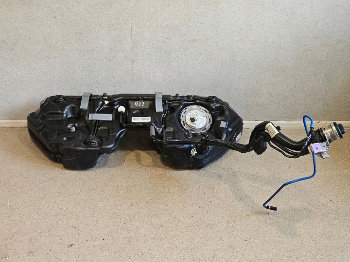 Mercedes-Benz OE A2054705900 polttoainesäiliö