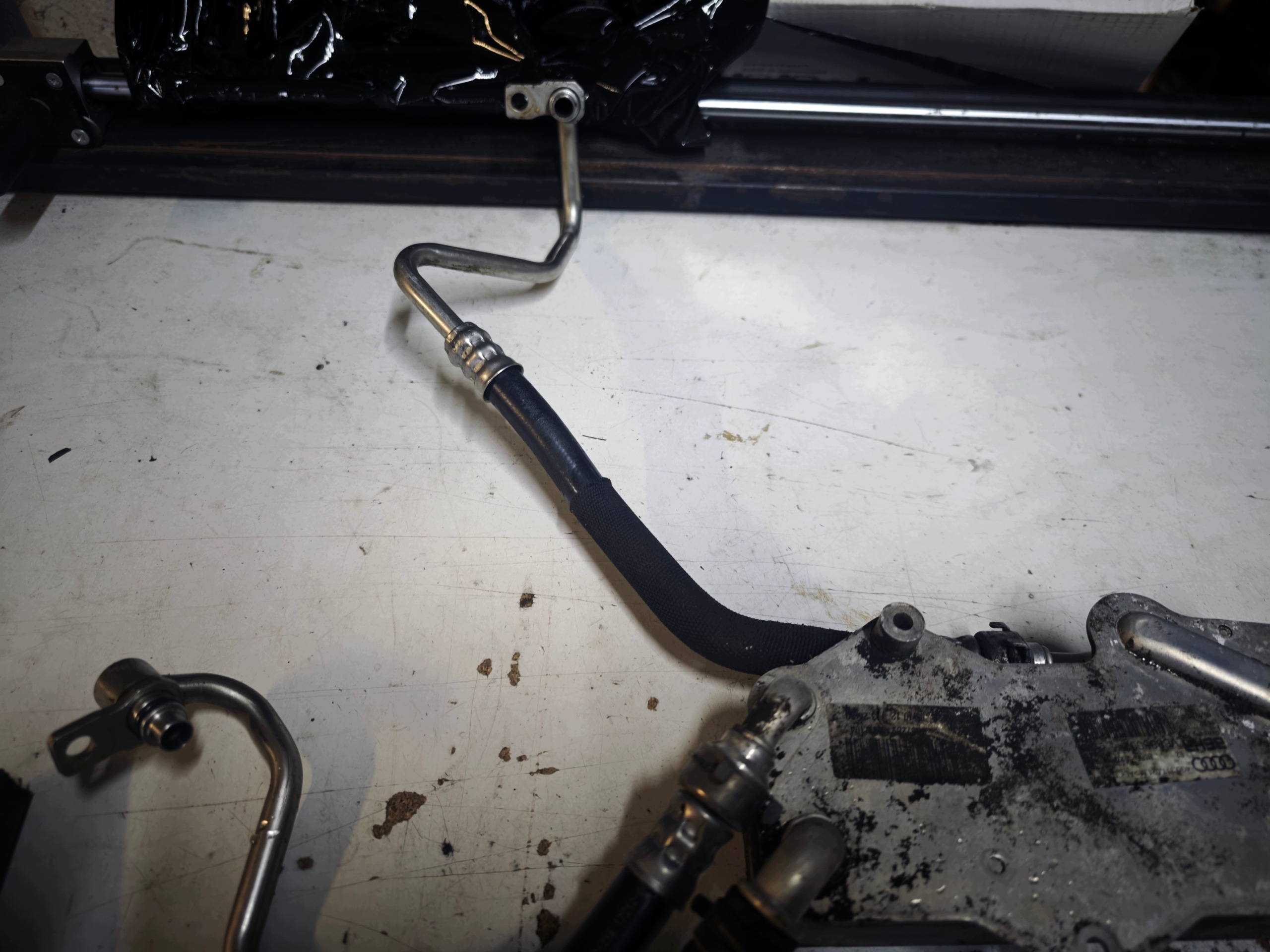 Refroidisseur d'huile Audi OE 4G0317021M d'occasion image 3