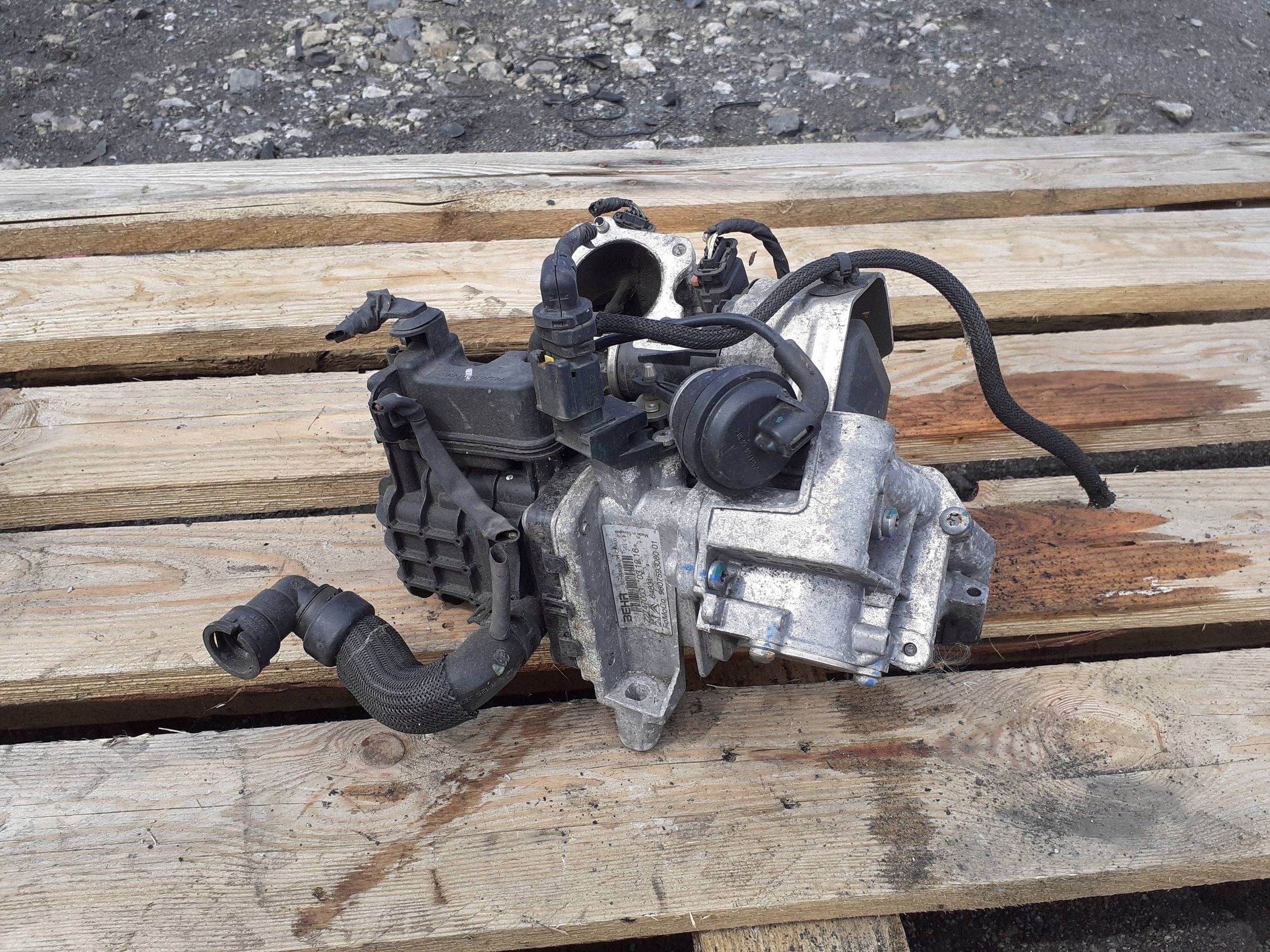 Arrefecedor EGR usado OEM Z2747003 para Ford Kuga II image 2