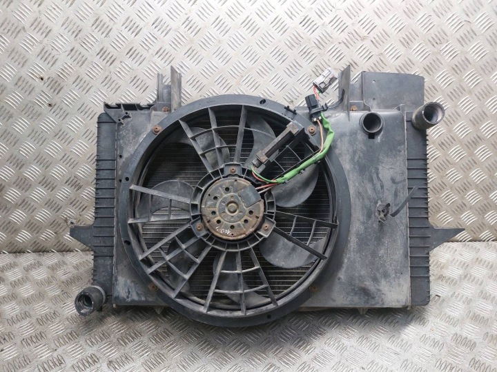 Kühler komplett + Lüfter Volvo 850 2.0 10V 3135103192 9141356