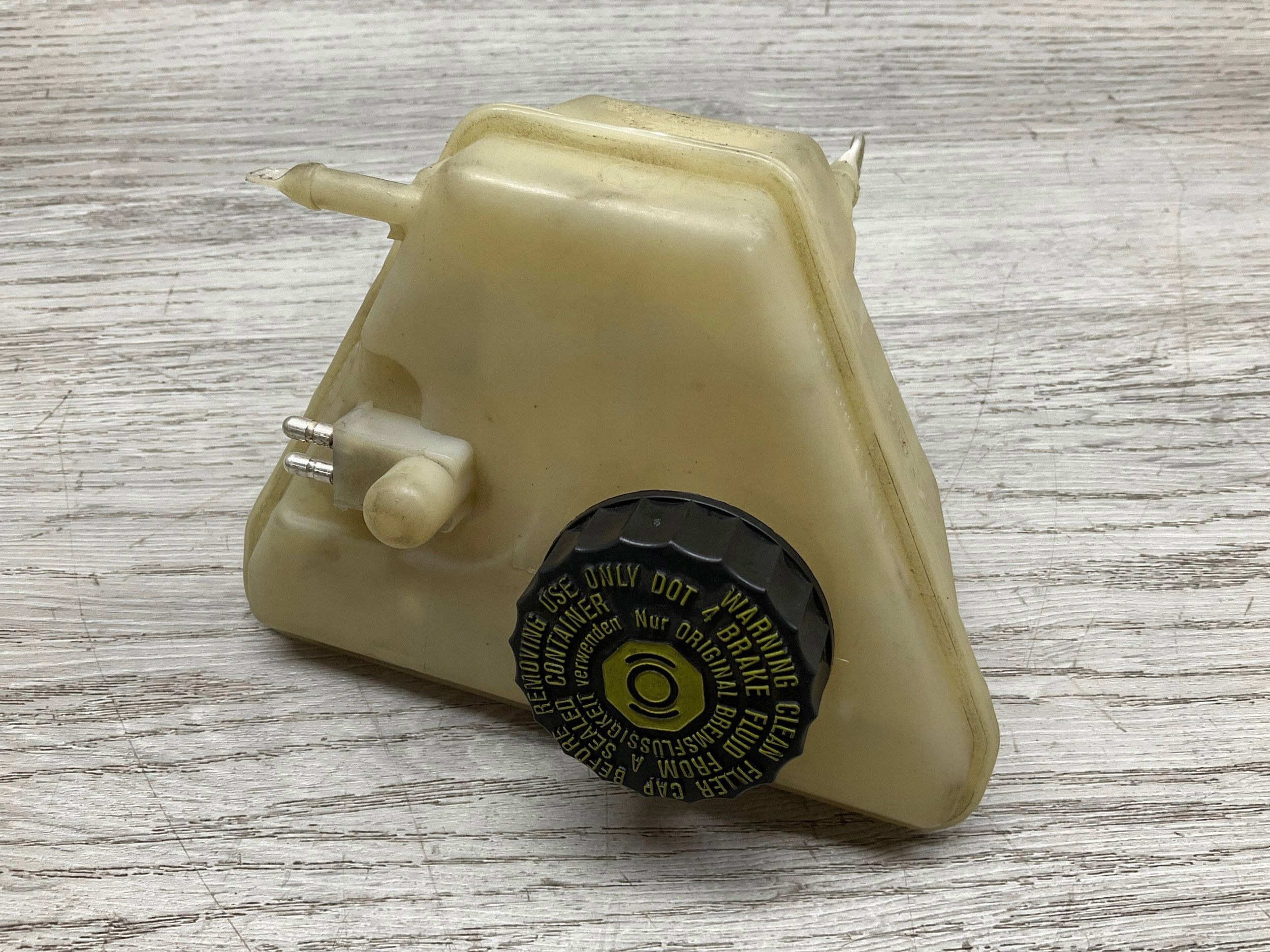 Bremsflüssigkeitsbehälter OEM 0004301102 für Mercedes image 2