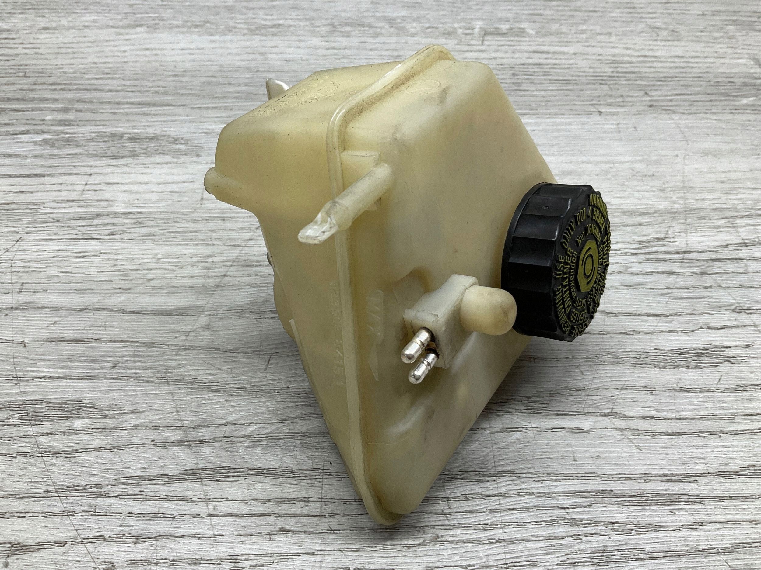 Jarrunesteastia OEM 0004301102 Mercedesille