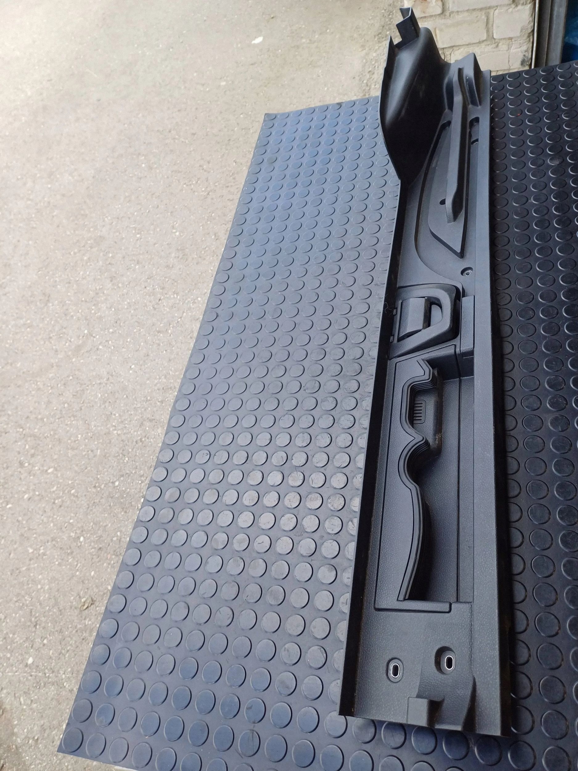 VW Passat B8 Oikea Kattojalka OEM 3G9858832 image 2