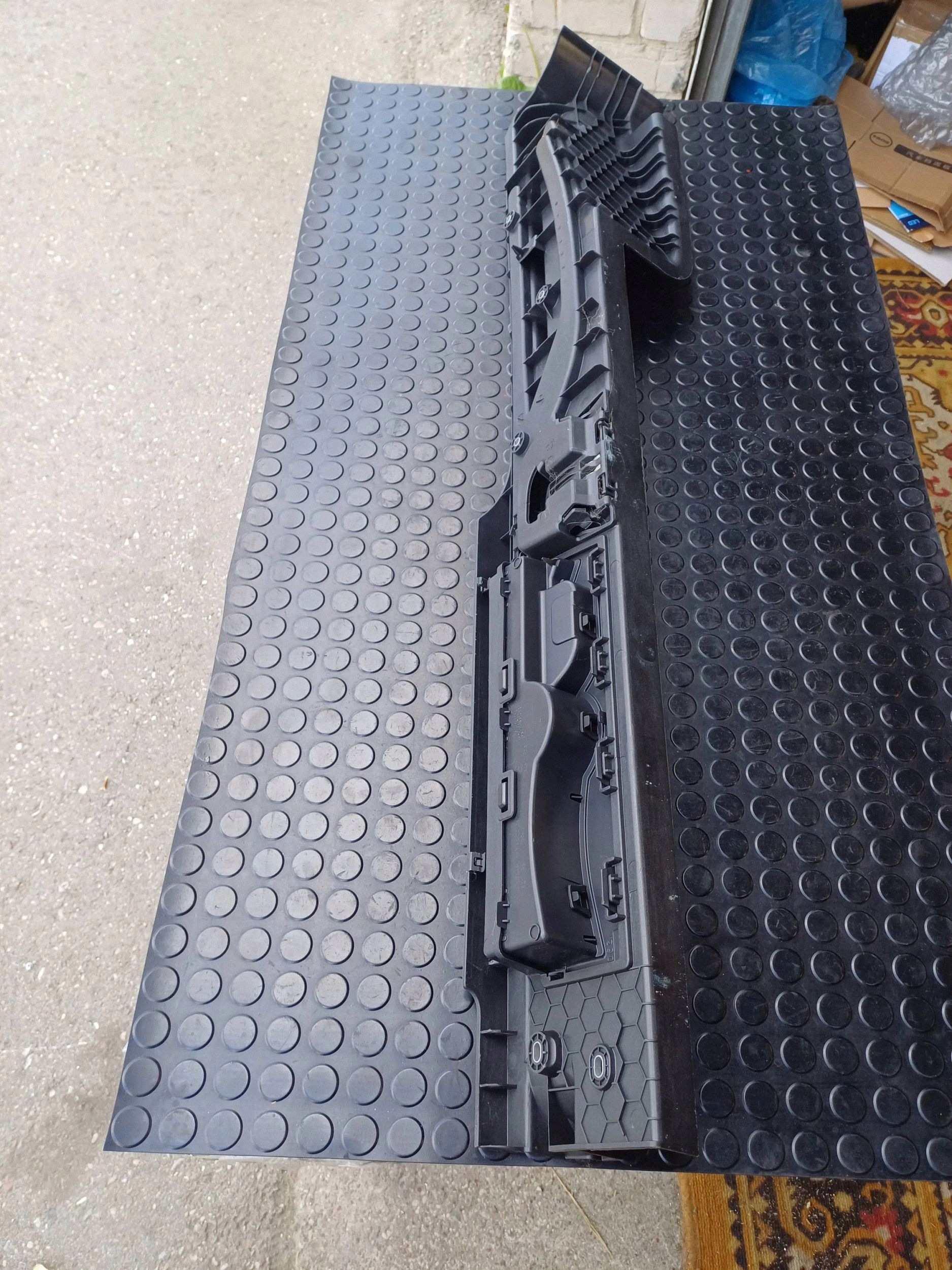 VW Passat B8 Oikea Kattojalka OEM 3G9858832