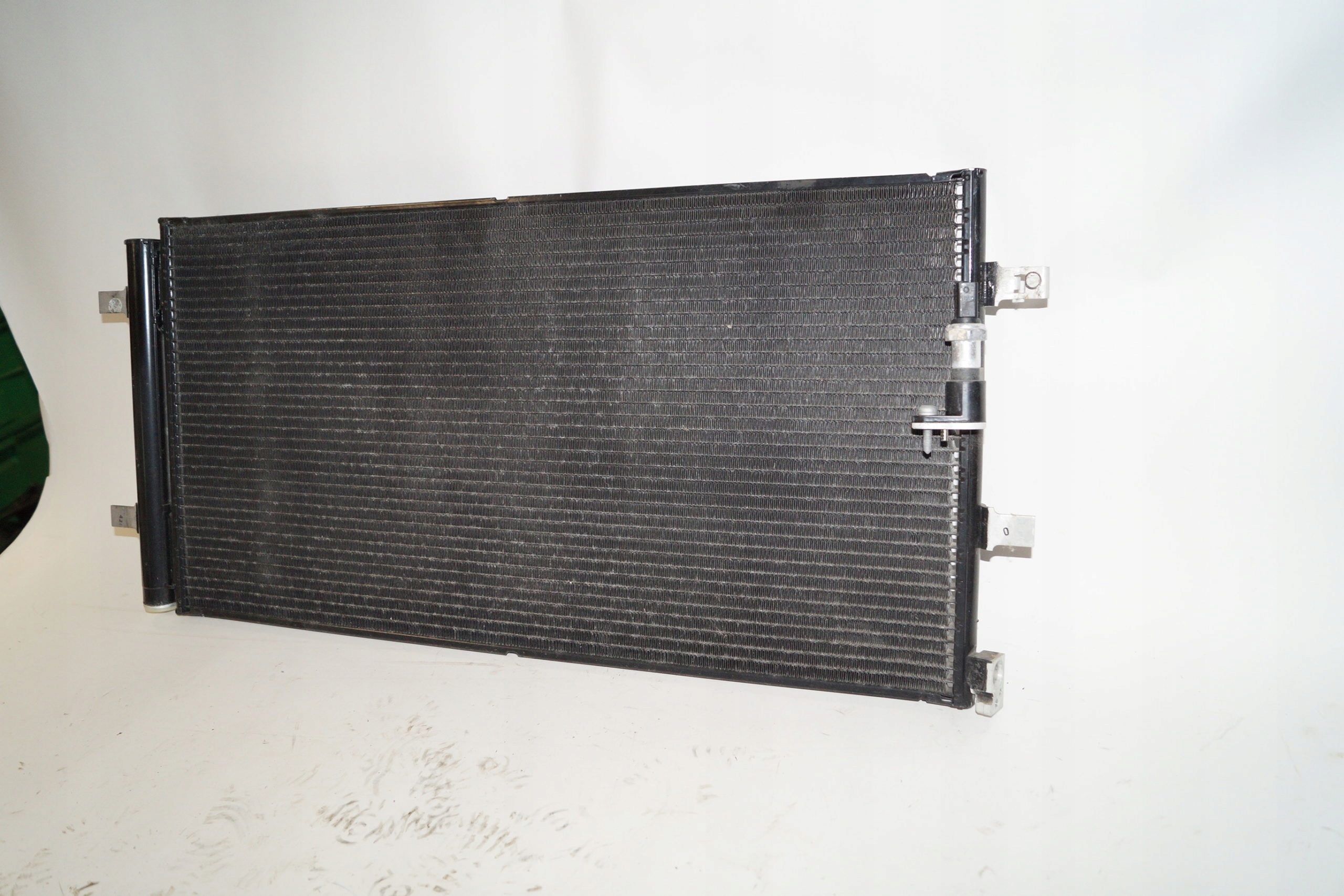 Audi A4 B8 Ilmastointikondensaattori OEM 8K0260401T Käytetty