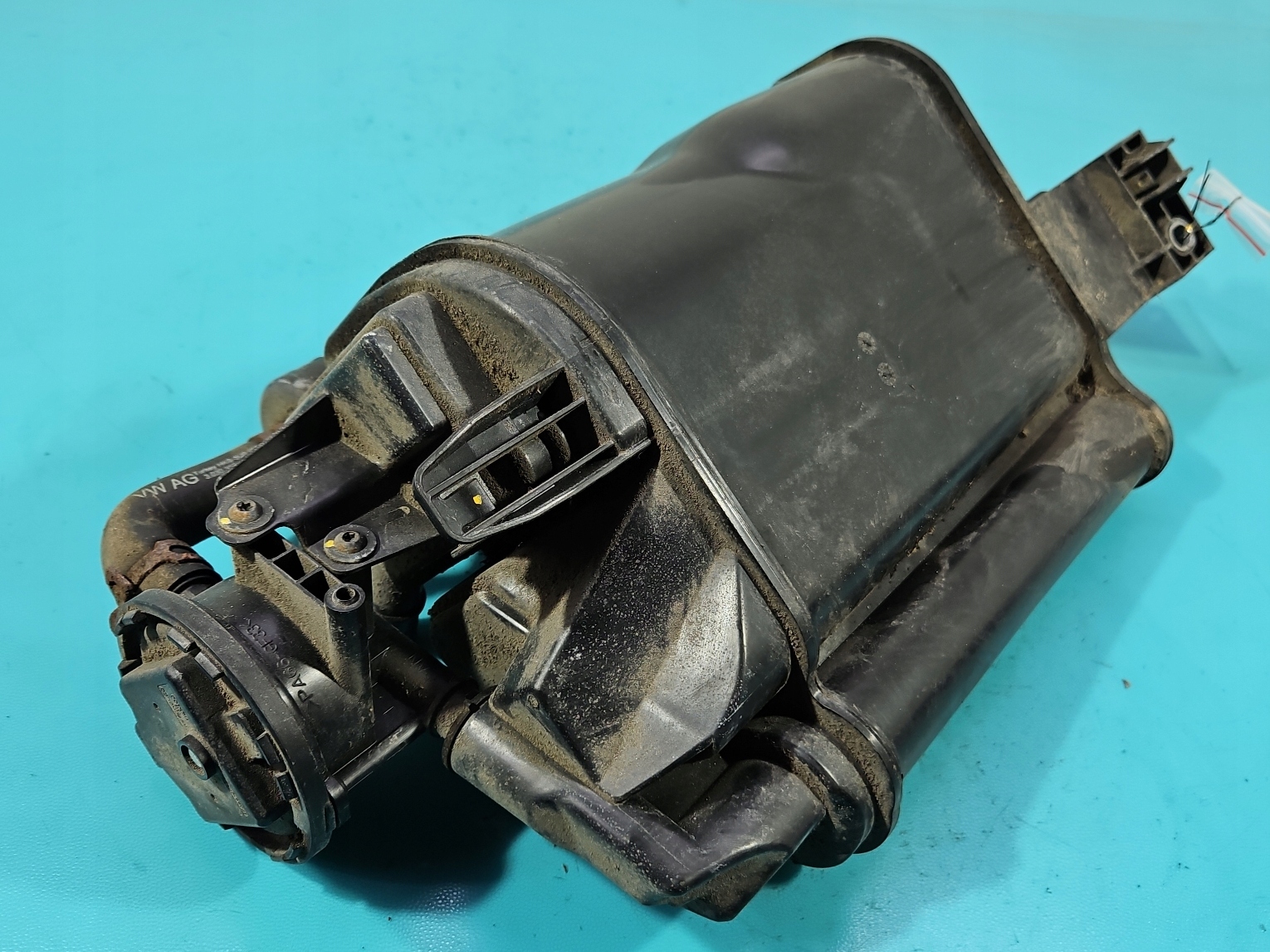 Filtro de carbón Audi A3 S3 8V OEM 5Q0201797 image 2