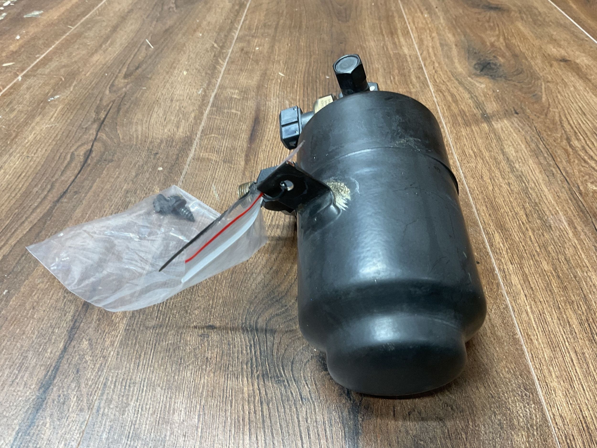 Mercedes-Benz Klima-Trockner OEM 1298300283 - Gebraucht image 4