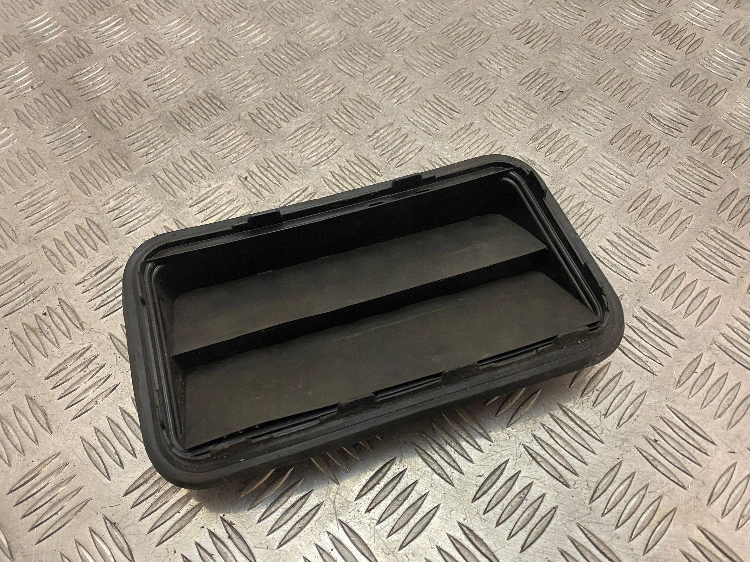 OEM 6294012170 Ventilatierooster voor achterbumper Lexus image 2