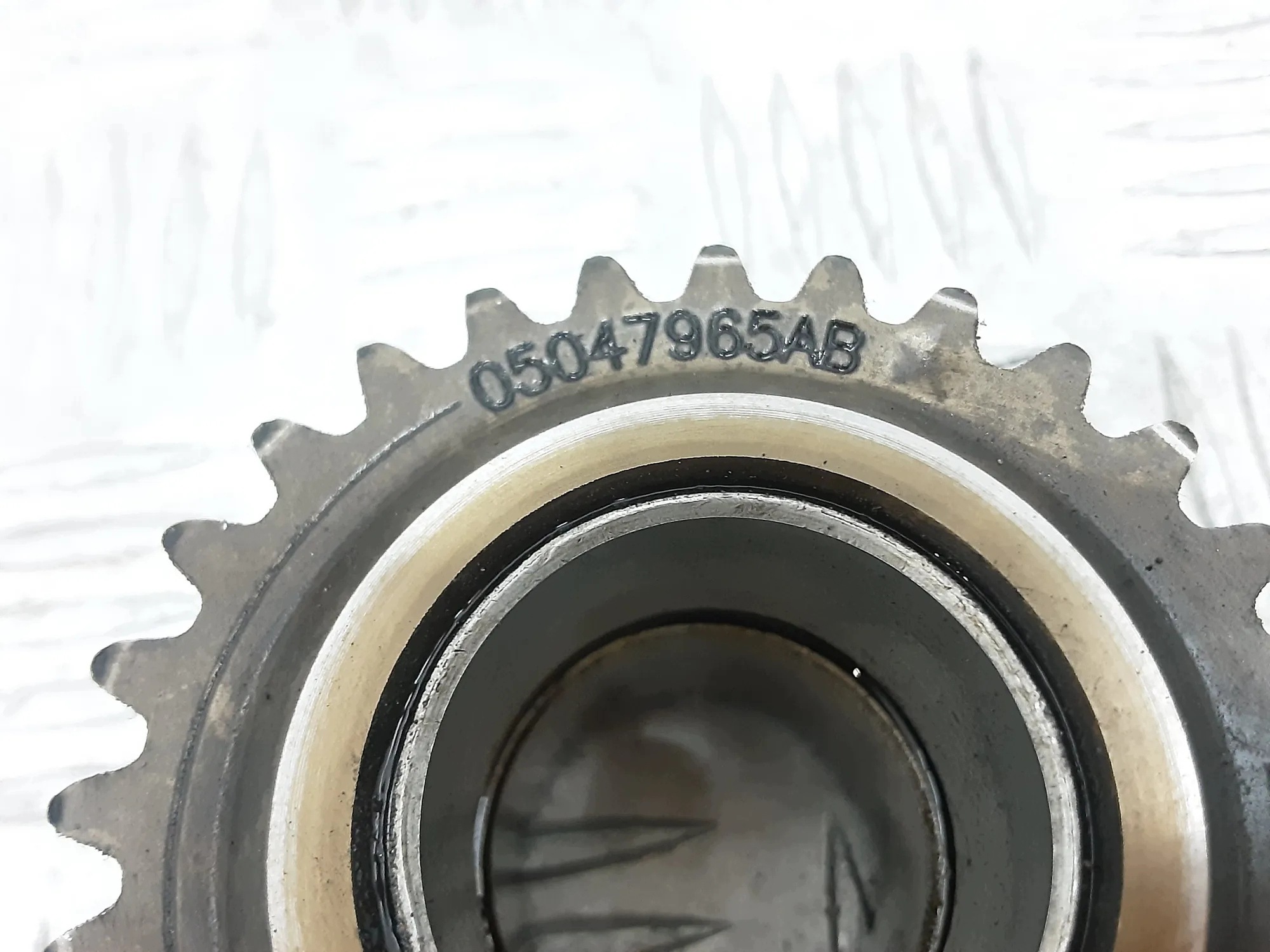 Kampiakselin hammaspyörä Chrysler Pacifica 2017 OEM 05047965AB image 4