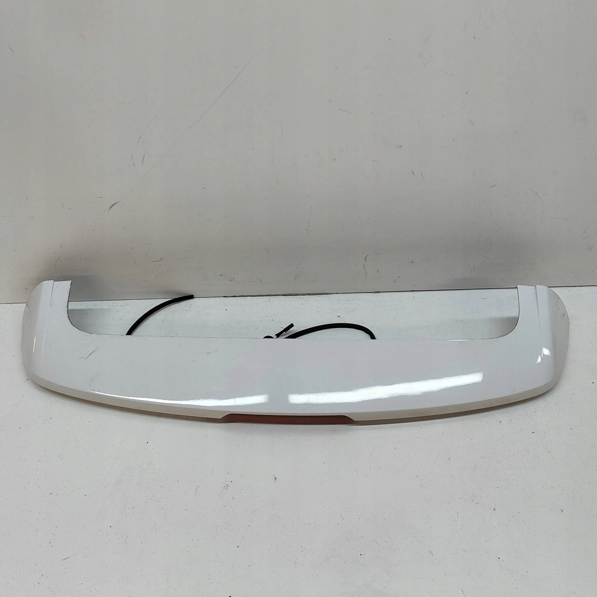 Takaluukun spoileri Buick Encore I 2019 OEM 95978986