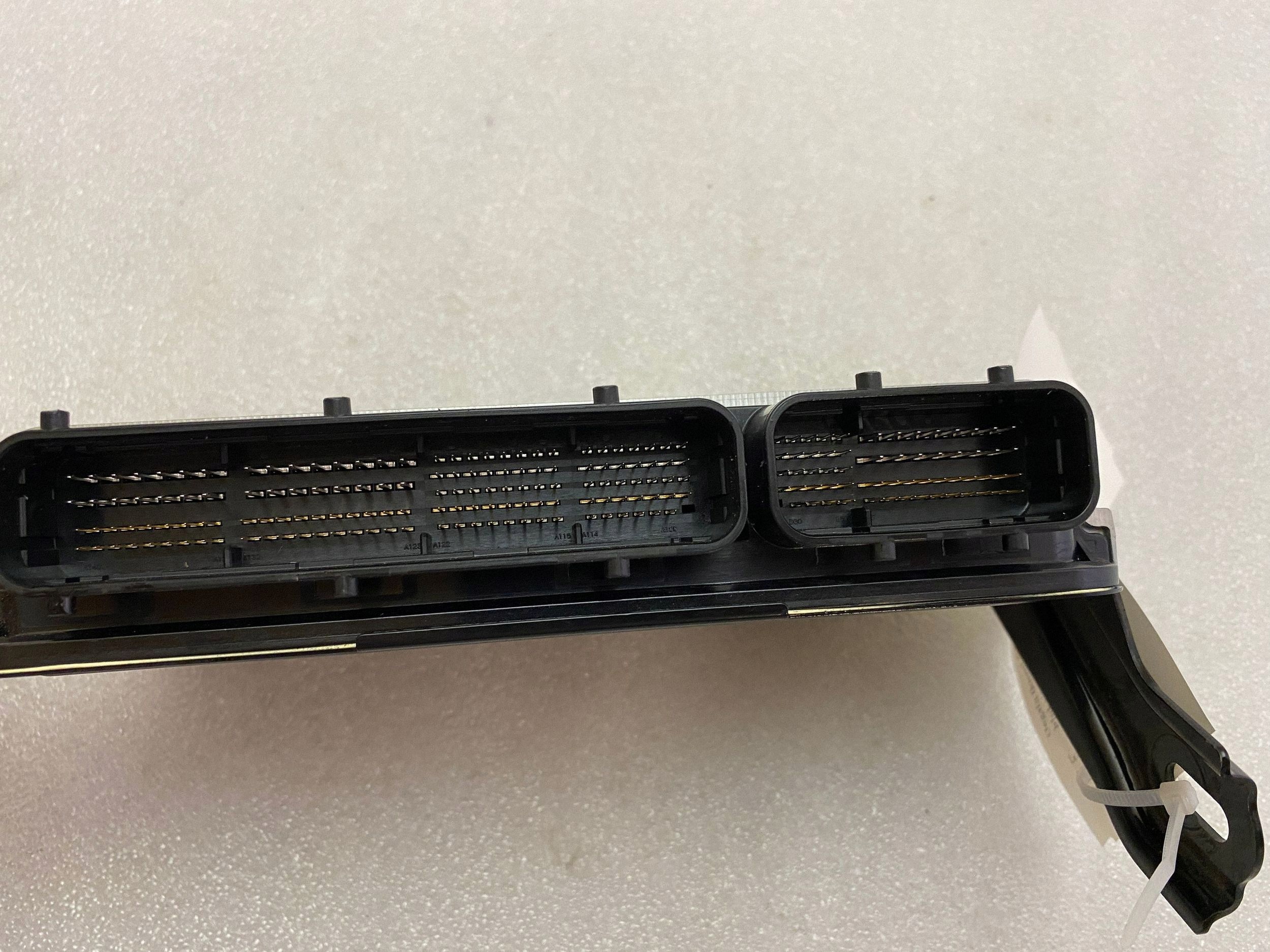 Módulo de control de bomba de inyección Lexus RX 450H OEM 896614D380 image 3