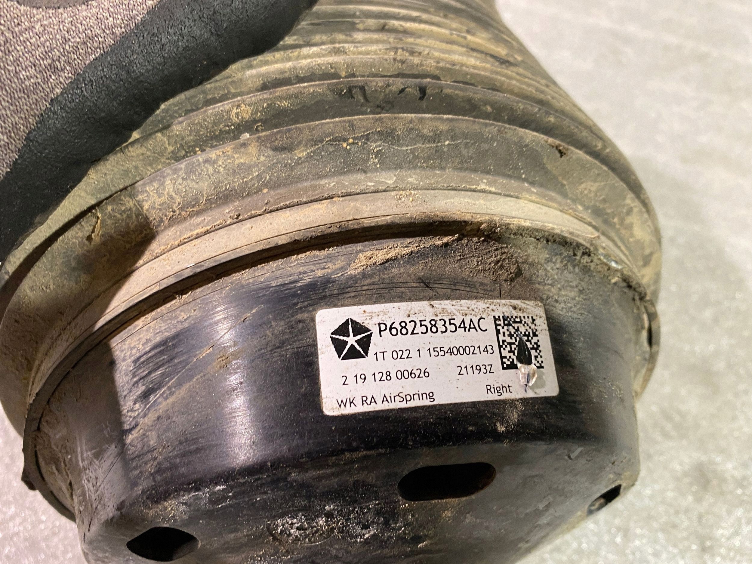 Ilmajousipussi OEM 68258354AC Jeep Grand Cherokee:lle