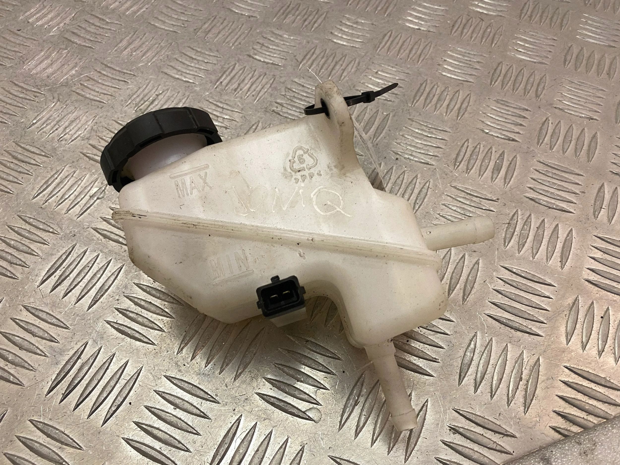 UTO52833 Bremsflüssigkeitsbehälter für Hyundai Ioniq image 3