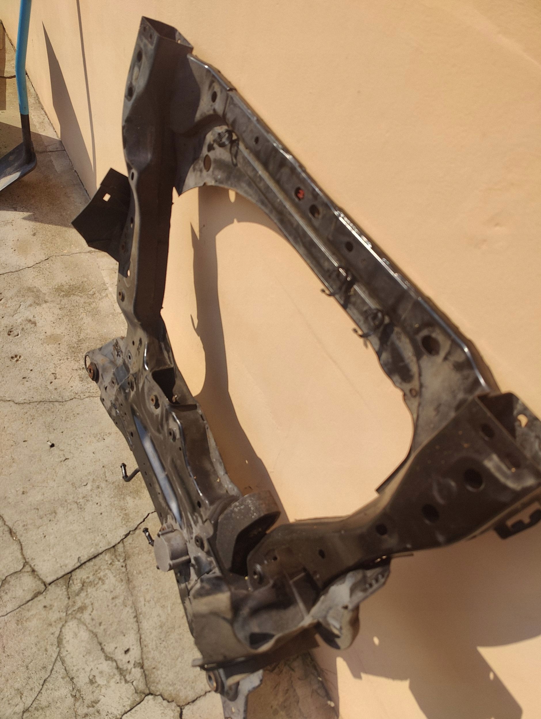 Volvo XC90 2017 Sous-châssis avant OEM 31476599 image 10