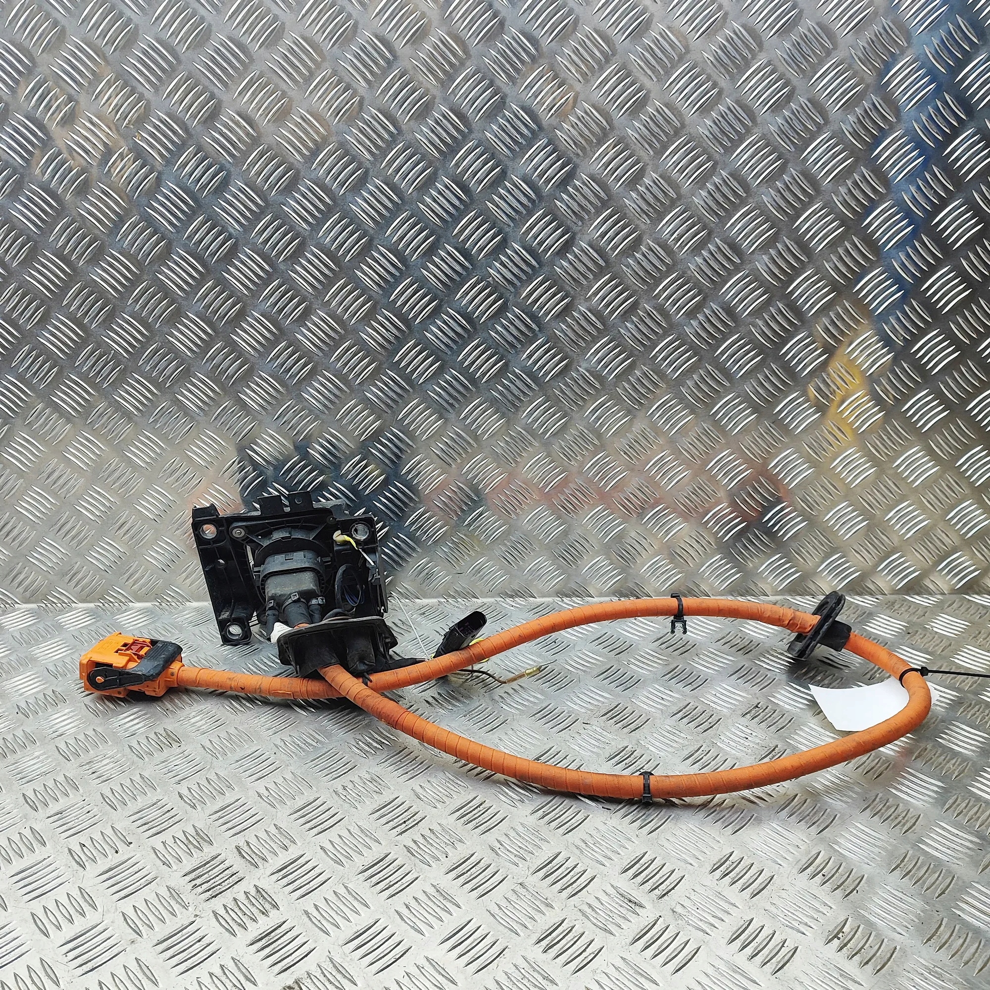 Audi E-Tron Q4 Latauspistokkeen Kiinnike OEM 4KE907175A