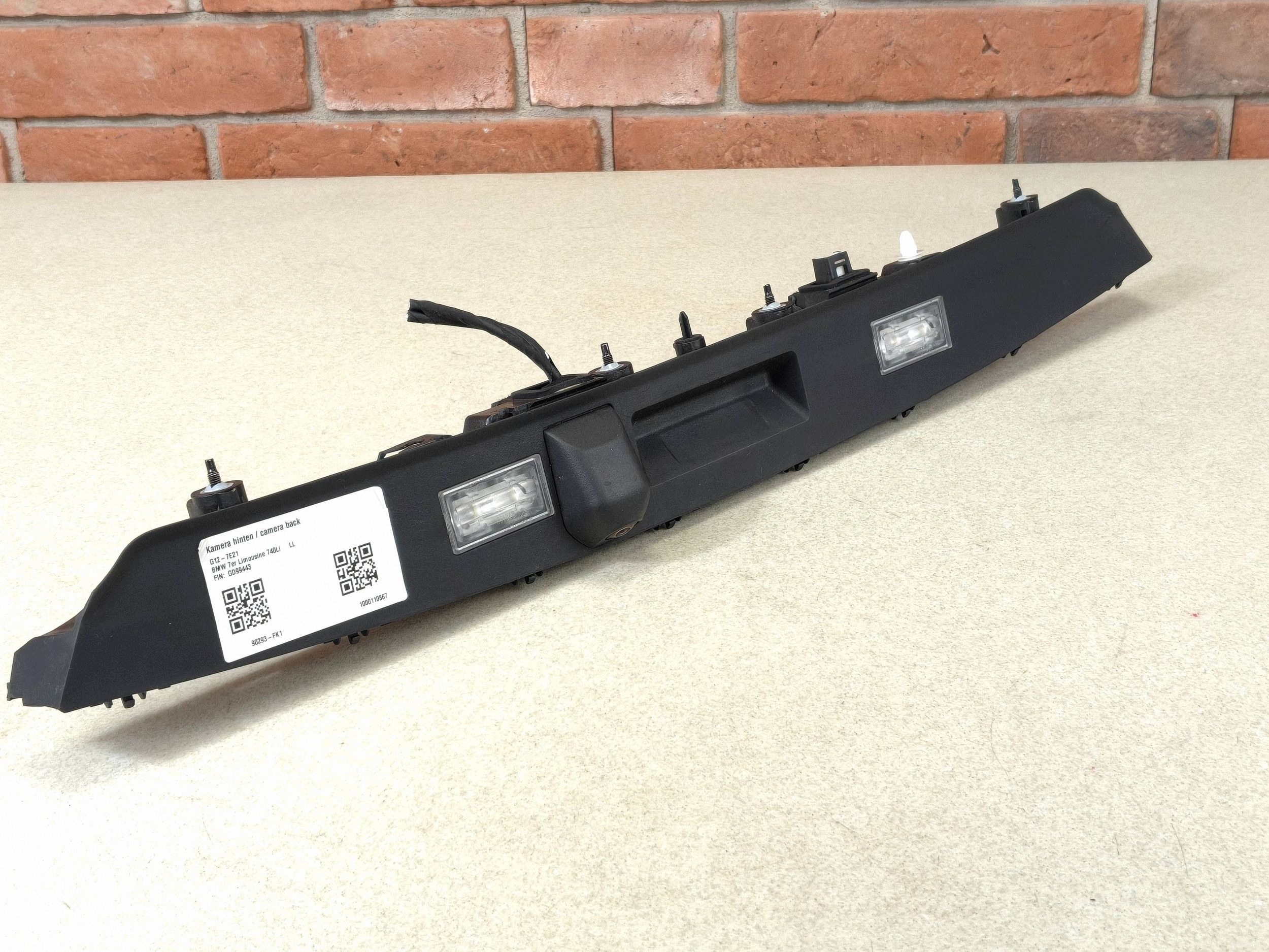 BMW OE 7357105 Boot Handle with Camera - Used image 9