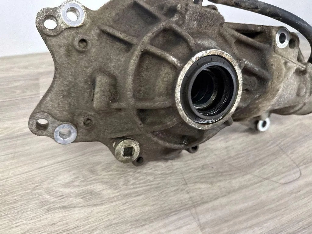 Front Differential OEM J8A2-3017-AB for Range Rover Velar image 3