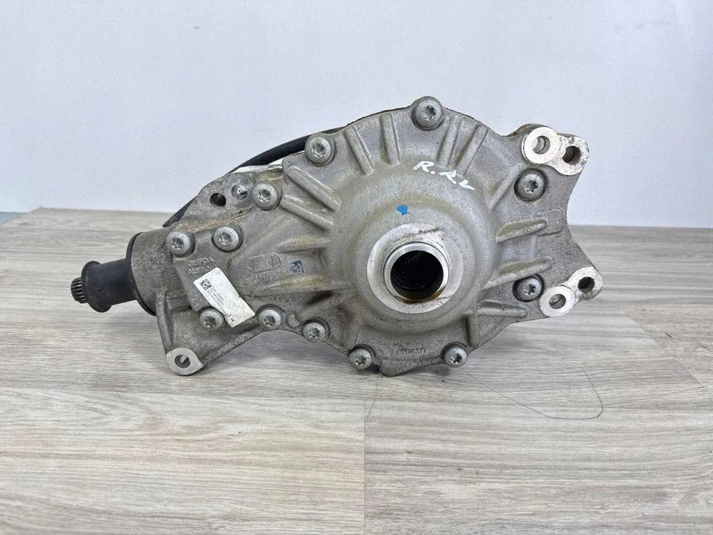 Front Differential OEM J8A2-3017-AB for Range Rover Velar image 5