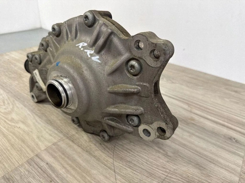 Front Differential OEM J8A2-3017-AB for Range Rover Velar image 7