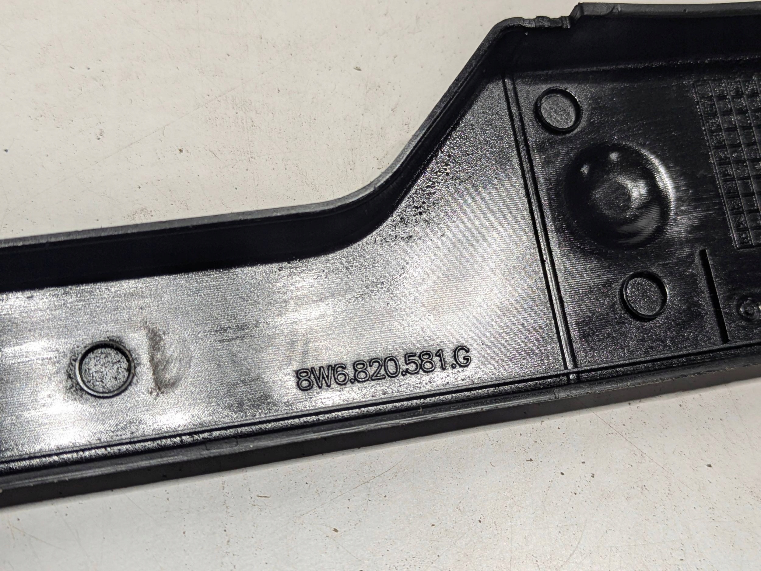 Audi A4 B9 Cache Pare-chocs Gauche 8W6820581G image 7