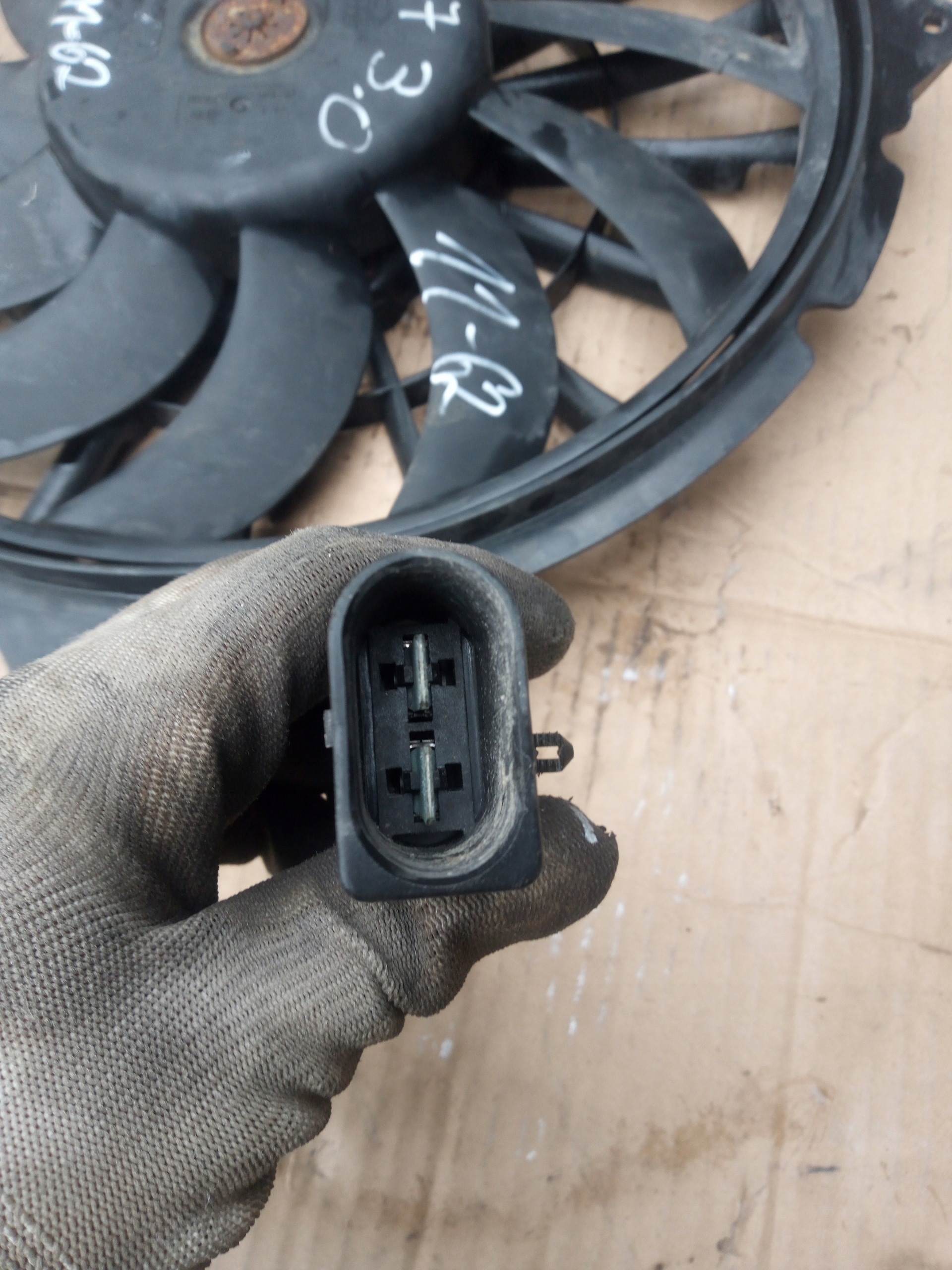 Ventilador Audi OE 8E0959455G usado para A4 B7 image 4