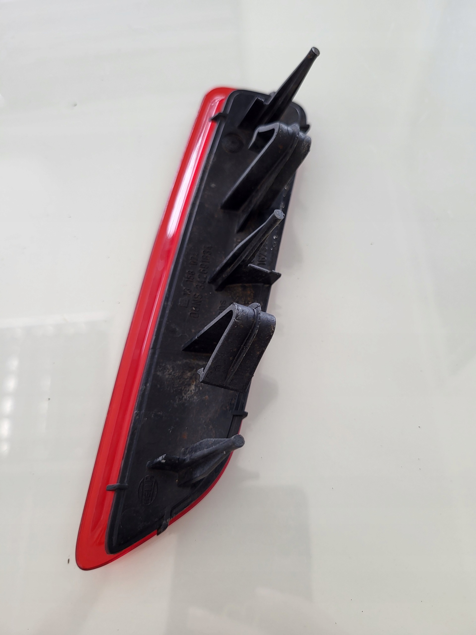 Opel Astra GTC takapuskurin vasen heijastin OEM 13158074