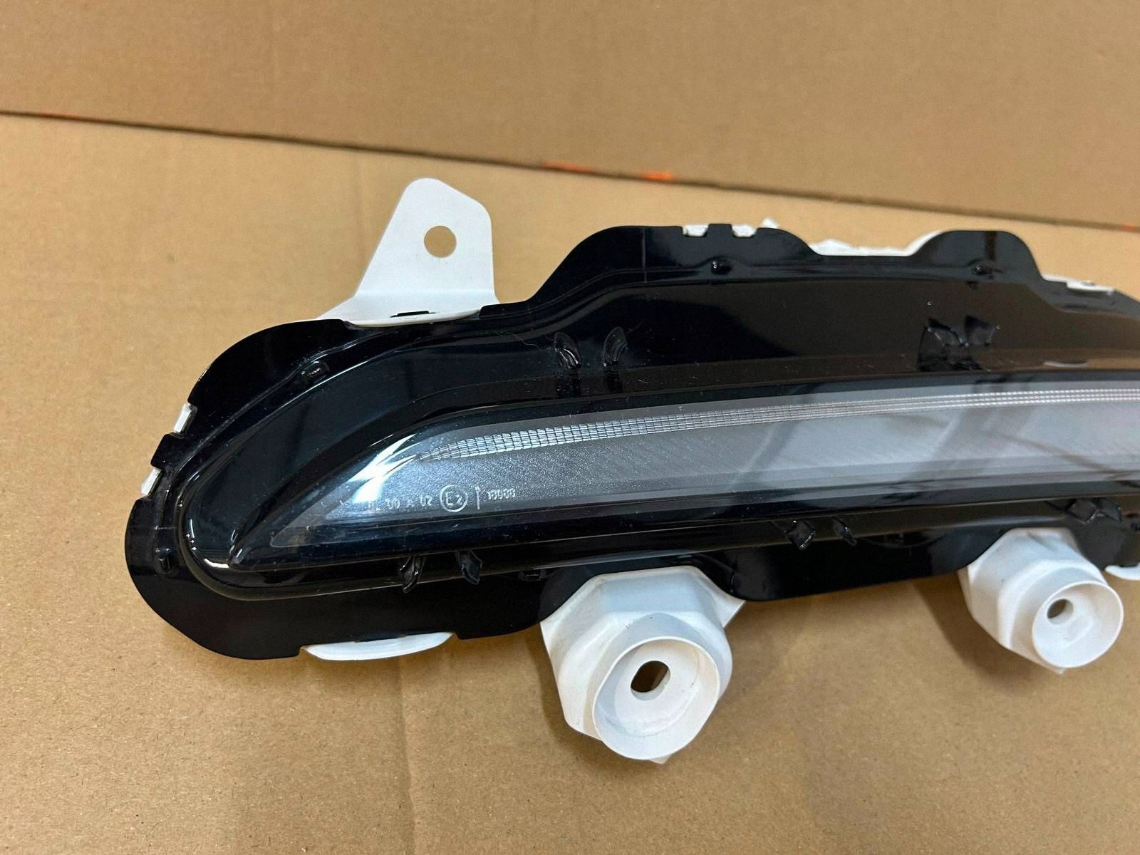 Peugeot 208 II Etuvalo Oikea OEM 9824241280