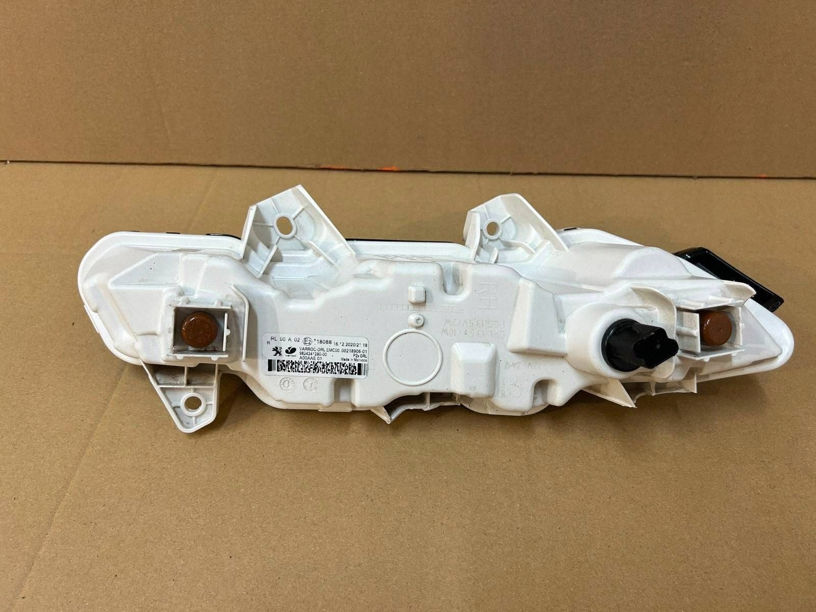 Peugeot 208 II Frontscheinwerfer Rechts OEM 9824241280 image 5