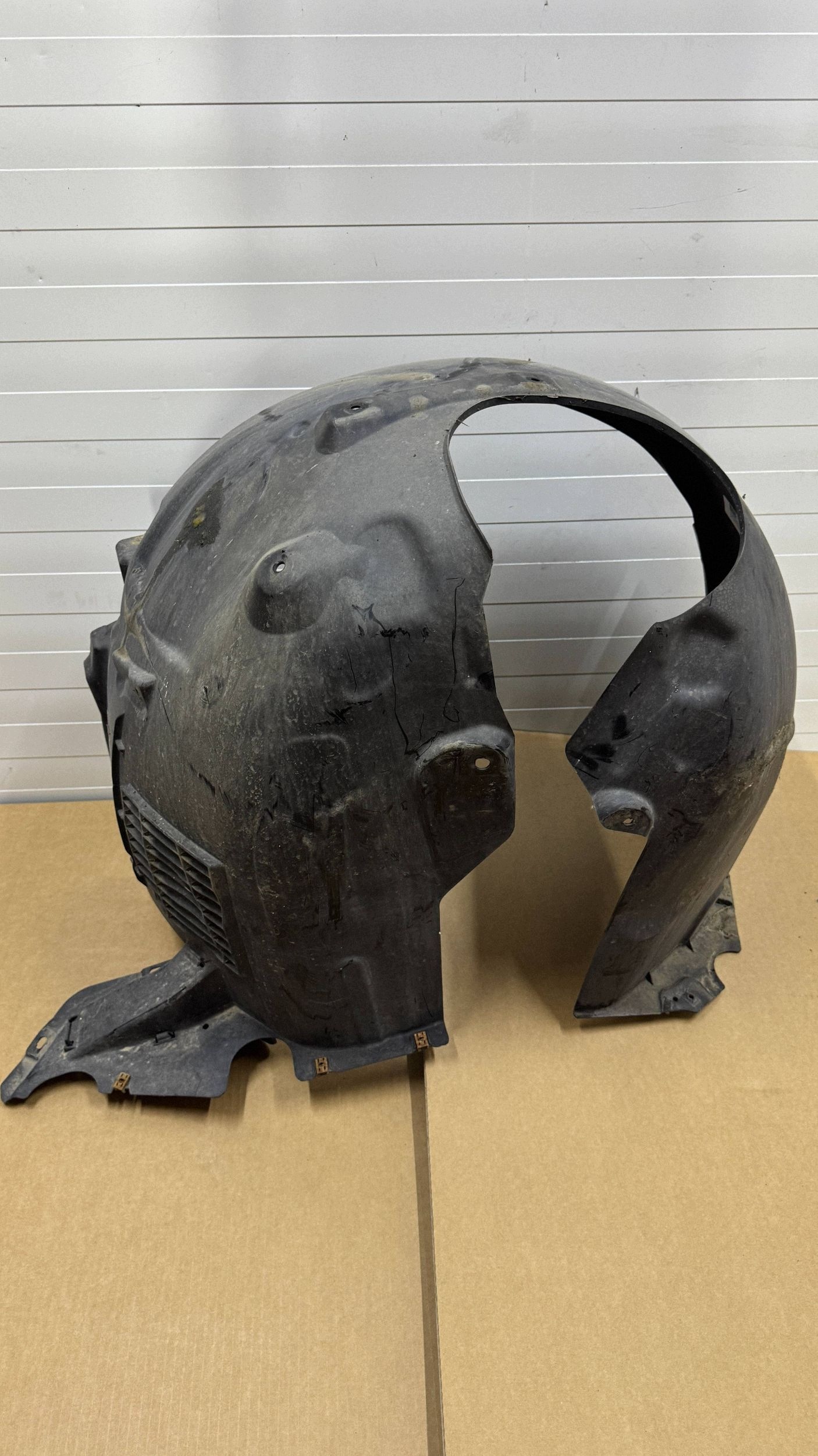 Audi A3 8Y0 Oikea etulokasuoja OEM 8Y0821172K image 2