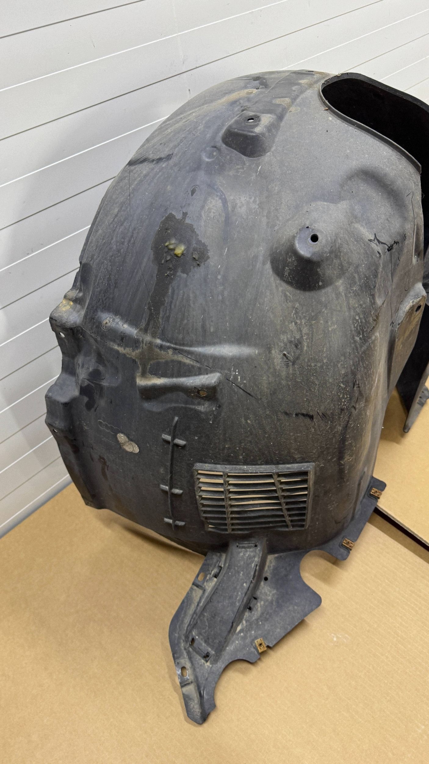Audi A3 8Y0 Oikea etulokasuoja OEM 8Y0821172K image 3