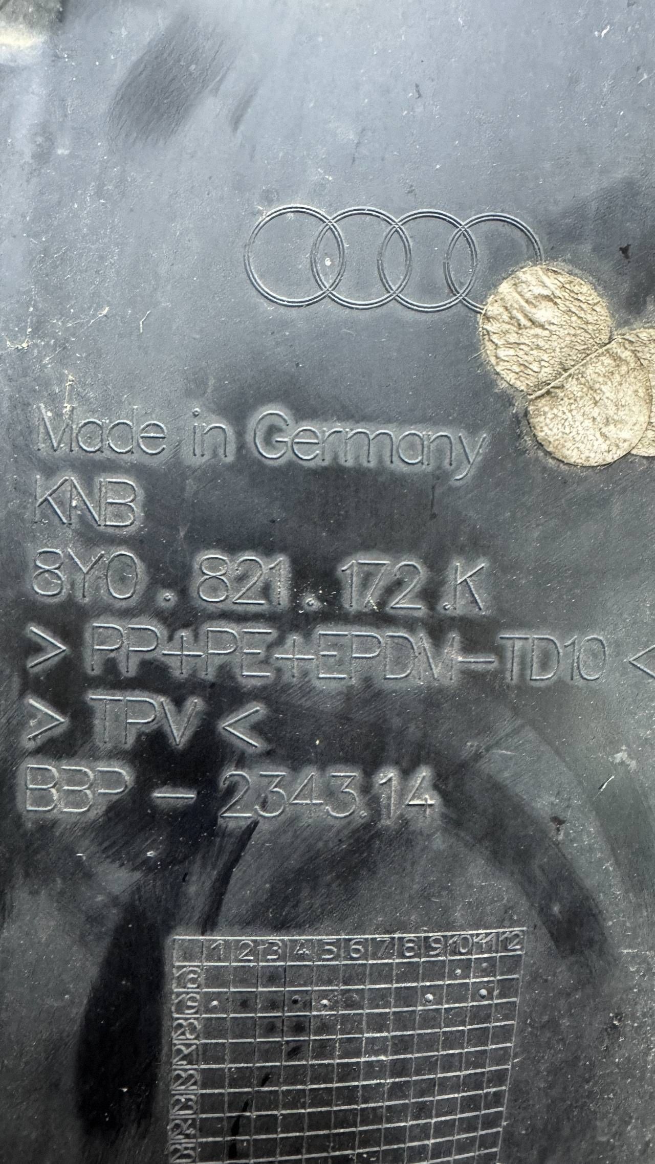 Audi A3 8Y0 Oikea etulokasuoja OEM 8Y0821172K image 4